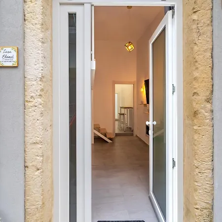 Eleinad Apartment *
