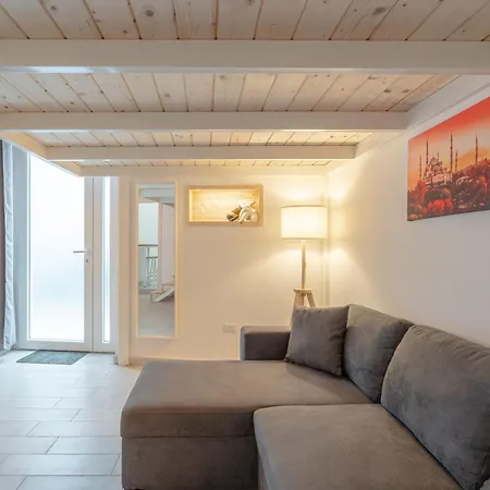 Eleinad Apartment Syracuse