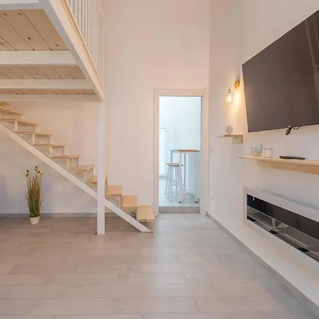 Apartment Eleinad *
